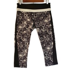Lululemon Up the Pace Floral Crop Leggings, size 6